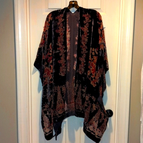 Beautiful Saachi Wrap - Picture 5 of 7